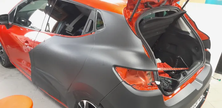 Covering partiel avec coordonnées et logo pour les véhicules de Plomberie Martin & Fils